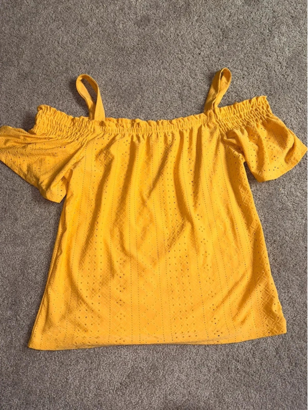 Ivy Ridge Mustard Yellow Eyelet Cold Shoulder Top Women’s Medium